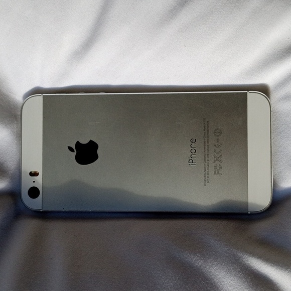 iPhone 5s and comes with the case also. If I can find a charger, that also 😉 - Picture 2 of 4